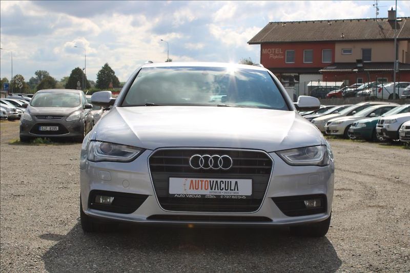 Audi A4 2,0 TDi  AUTOMAT, S-LINE - fotka 2 z 33