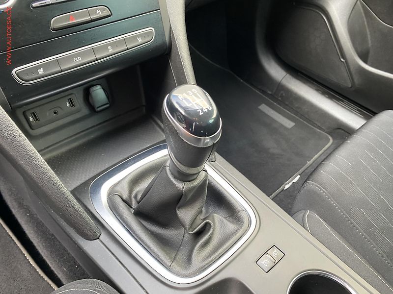 Renault Mégane (2019) 1.3 TCe, 2.maj,ČR, Limited - fotka 15 z 18