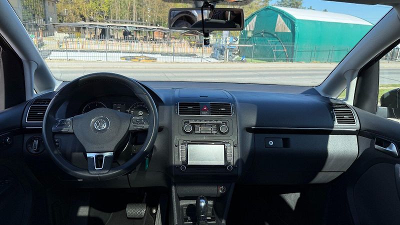 Volkswagen Touran (2011) 1.6TDi 77kW REZERVOVANO - fotka 20 z 23