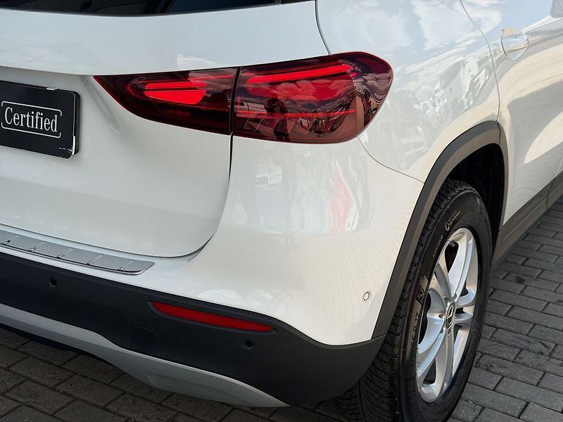 Mercedes-Benz GLA 220 4 MATIC - fotka 12 z 32
