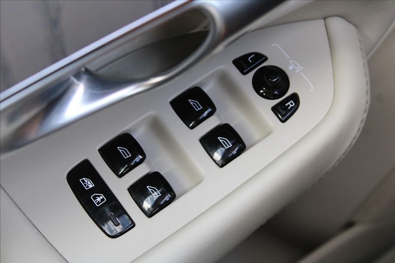 Volvo XC90 2,0 B5  ULTIMATE,7.MÍST,ZÁRUKA - fotka 25 z 47