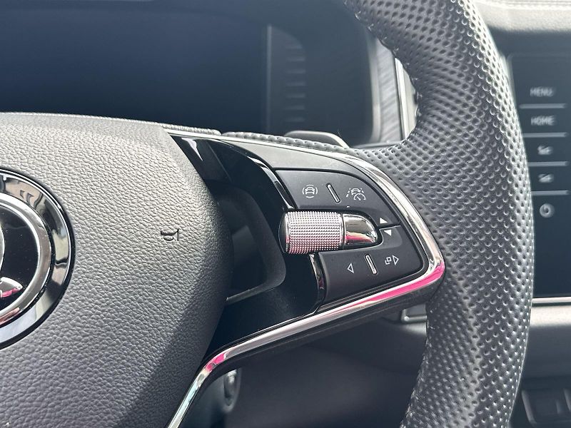 Škoda Kodiaq (2023) 2.0 TSI 4x4 DSG Style Plus - fotka 16 z 36