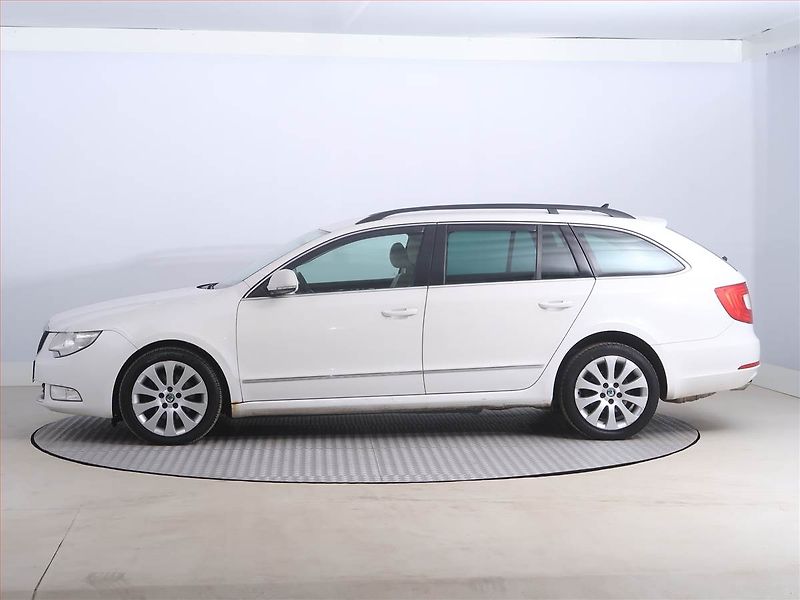 Škoda Superb (2012) Elegance 2.0 TDI, Navi, Xenony - fotka 3 z 21