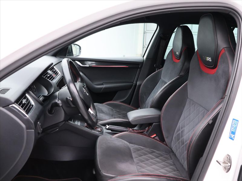 Škoda Octavia 2,0 TSI DSG RS230 CZ Challenge - fotka 11 z 34