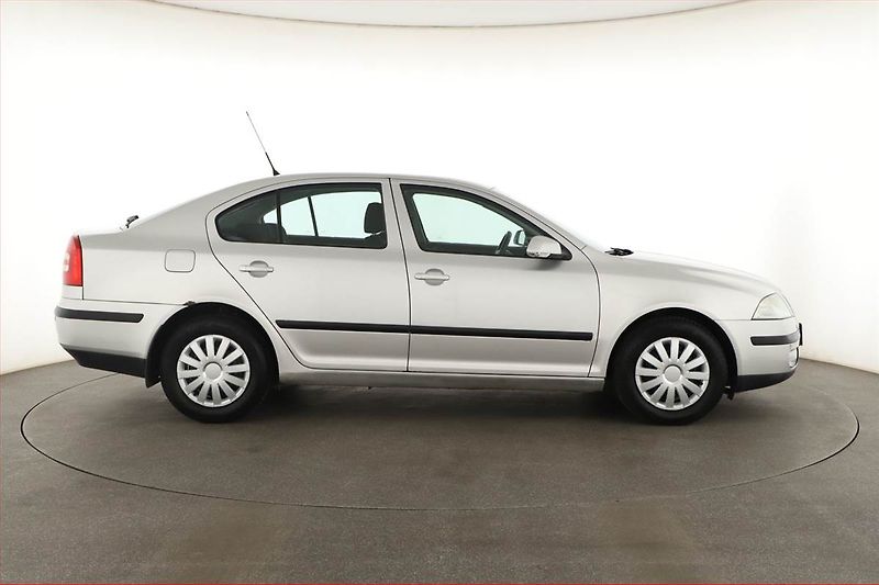 Škoda Octavia (2007) 2.0 TDI, po STK, zamluveno - fotka 6 z 11