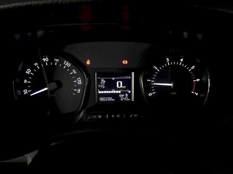 Toyota ProAce Verso (2020) 2.0L 150k Combi L1 - fotka 9 z 27