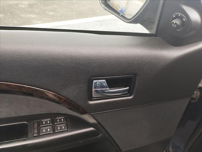 Ford Mondeo 1,8 Ghia - fotka 15 z 17