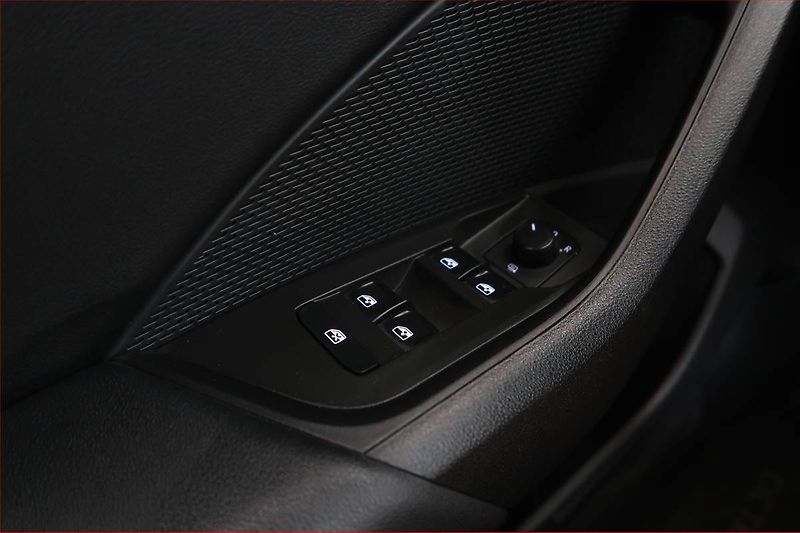 Škoda Octavia (2023) Ambition 2.0 TDI, ČR,1.maj - fotka 17 z 17