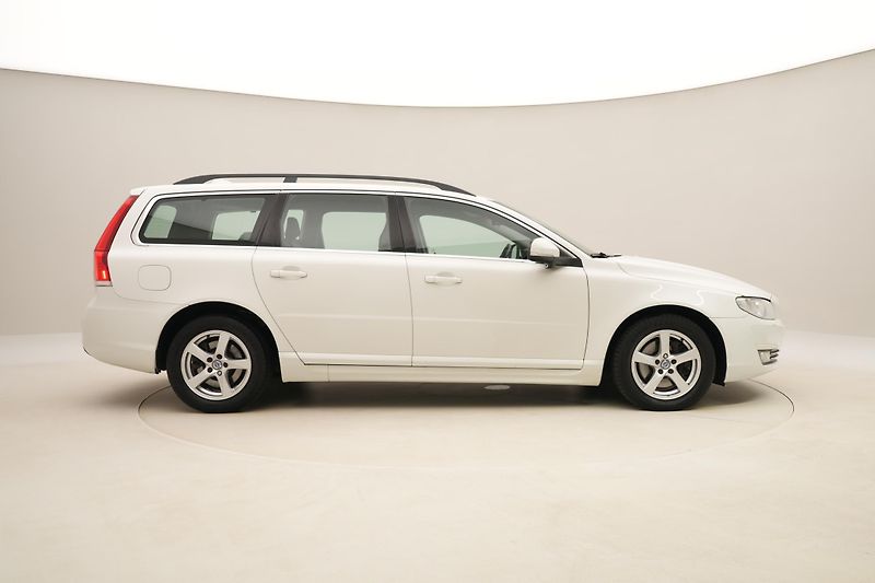 Volvo V70 D4 AWD MOMENTUM REZERVACE - fotka 13 z 46