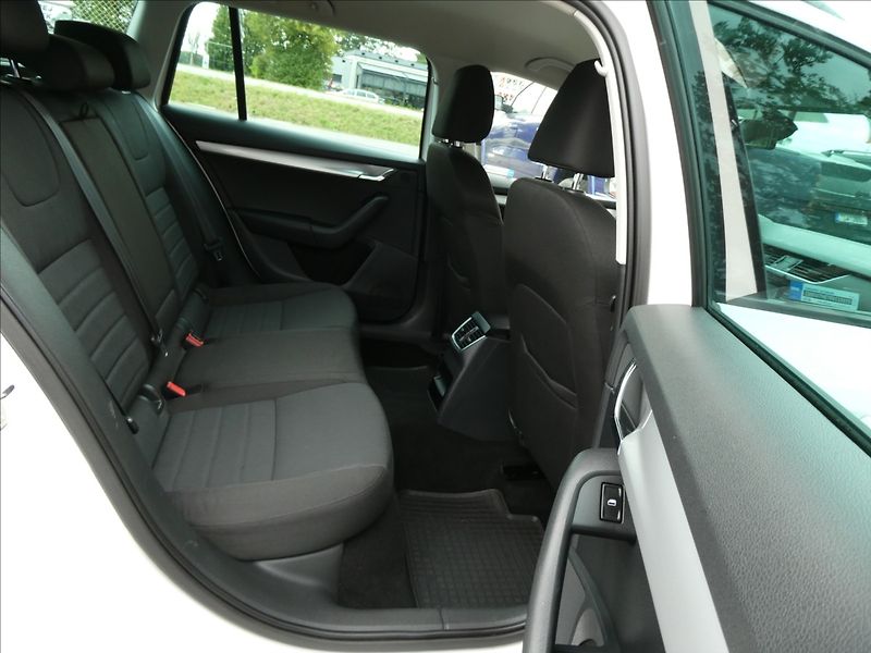 Škoda Octavia 2,0 TDi110kW ELEGANCE,ČR,ZÁVĚS - fotka 29 z 45