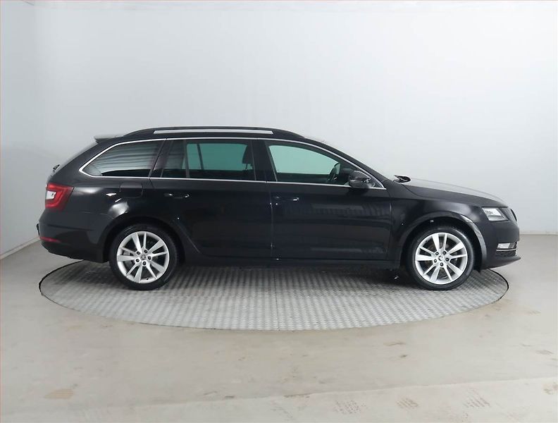 Škoda Octavia (2018) Style 1.6 TDI, Automat, Kůže - fotka 6 z 18