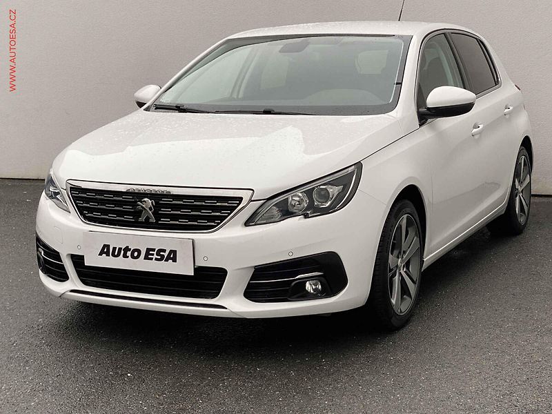 Peugeot 308 (2018) 1.2 PT, Allure, navi - fotka 3 z 16