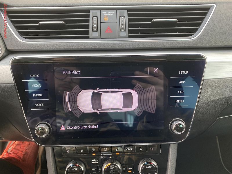 Škoda Superb (2019) 2.0 TDi, ČR, Ambition, DSG - fotka 18 z 18