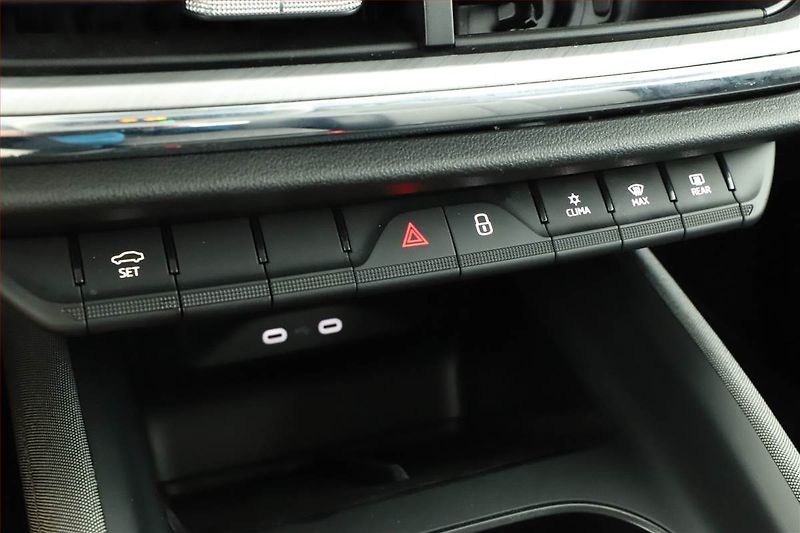 Škoda Enyaq (2022) 60 (62 kWh), SoH 92% - fotka 18 z 21