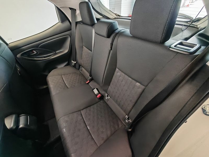 Toyota Yaris 1.5 Hybrid Comfort - fotka 15 z 28