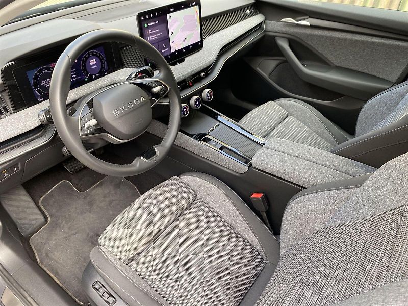 Škoda Superb (2025) Combi 1.5 TSI DSG Selection - fotka 7 z 39