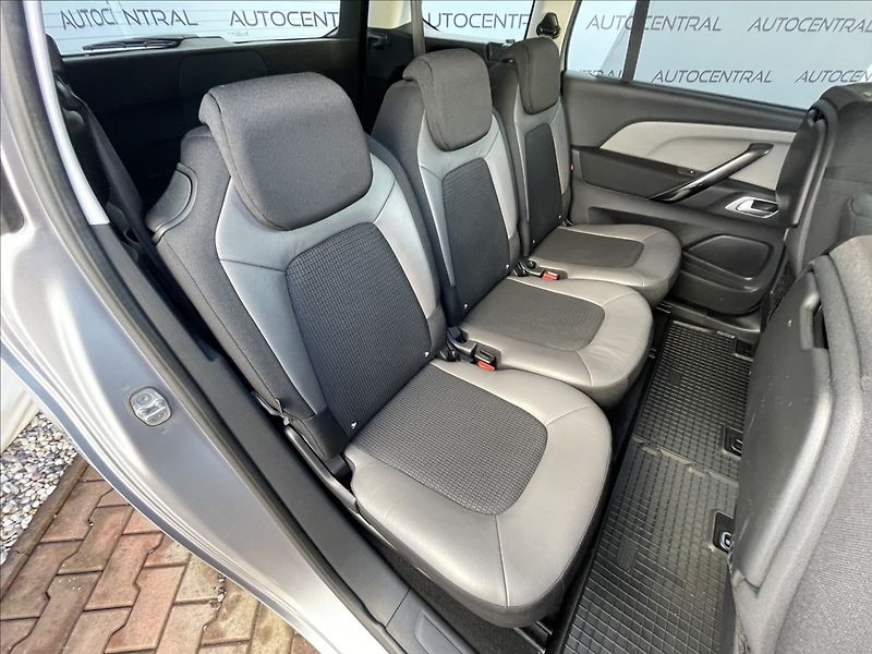Citroën C4 Picasso 1,6 i,121kW,7míst - fotka 26 z 31