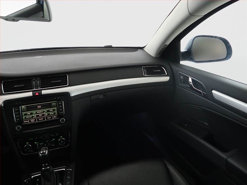 Škoda Superb (2013) Elegance 3.6 FSI V6, 4X4 - fotka 8 z 27