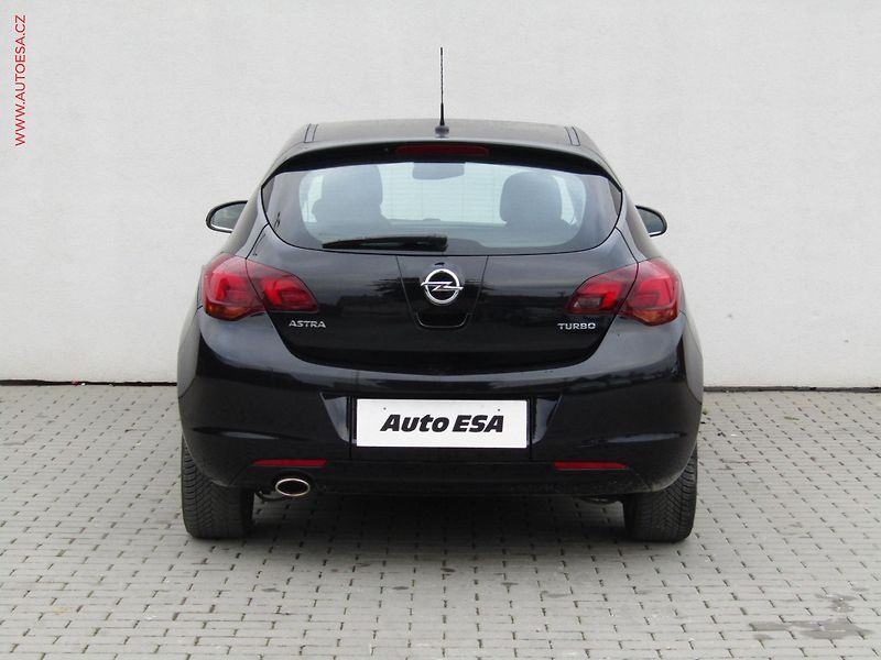 Opel Astra (2010) 1.4T, Cosmo, bixen - fotka 5 z 16