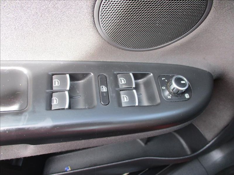 Volkswagen Golf Plus 1,4 TSI, DSG,aut.klima,s.kn. - fotka 23 z 32