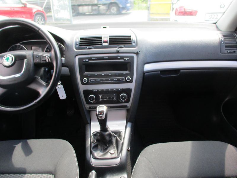 Škoda Octavia (2011) combi II 4x4 1,6 TDi   - fotka 7 z 9