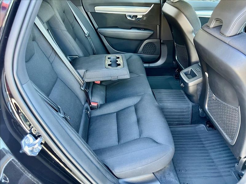 Volvo V90 2,0 T4 Drive-E R-Design Auto - fotka 18 z 48