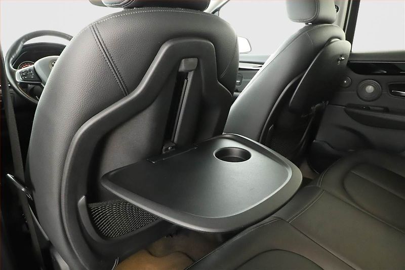 BMW Řada 2 (2016) 225xe Active Tourer, 4X4 - fotka 15 z 22