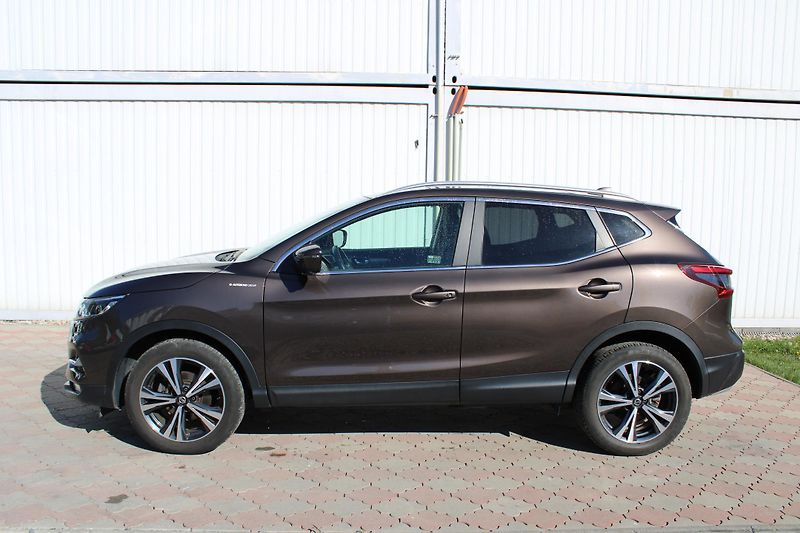 Nissan Qashqai 1.3 DiG-T 1.Majitel ČR Panoram - fotka 6 z 25