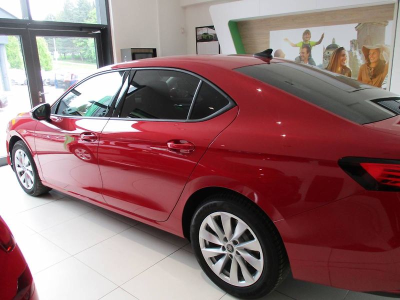 Škoda Superb liftback Selection 2,0TDI 110k - fotka 8 z 17