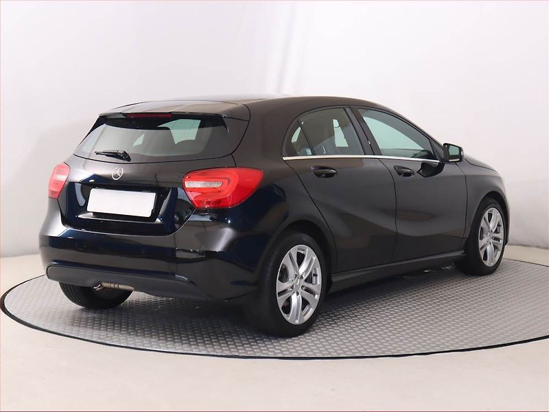Mercedes-Benz Třídy A (2014) A 180 d, Xenony, Park. senzory - fotka 5 z 17