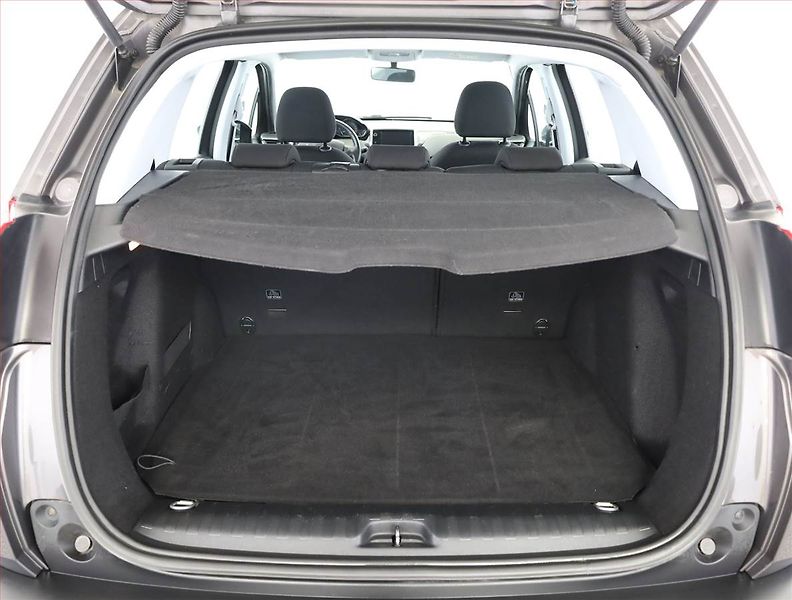 Peugeot 2008 (2019) 1.2 PureTech, ČR,1.maj - fotka 16 z 16
