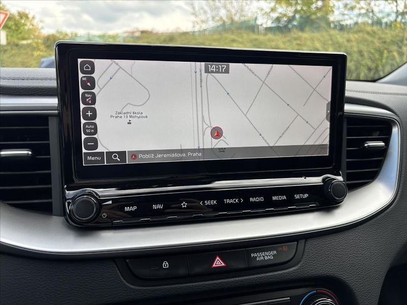 Kia Ceed 1,5 TGDi 118kW TOP ZÁRUKA - fotka 18 z 39