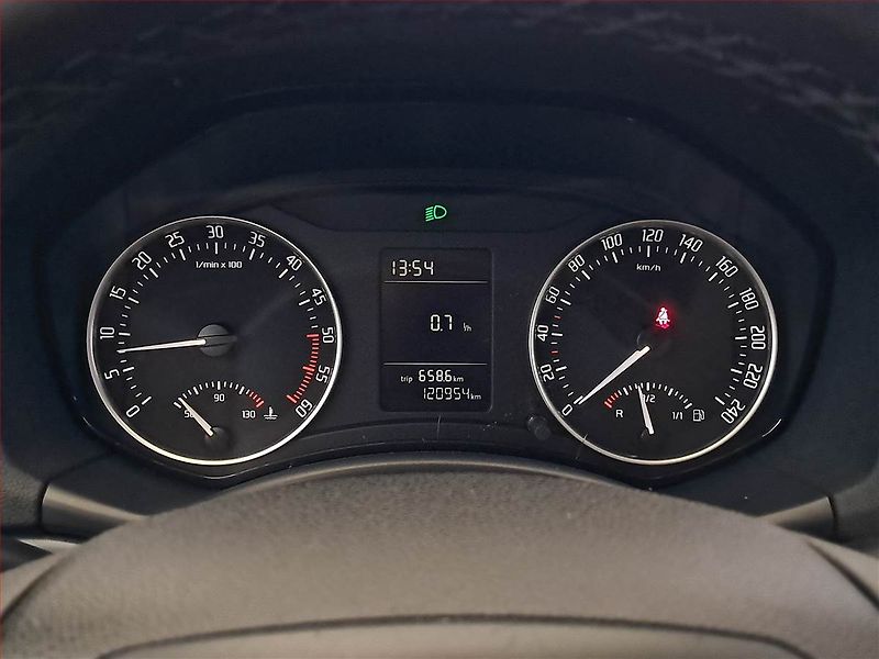 Škoda Octavia (2011) 1.6 TDI - fotka 10 z 12