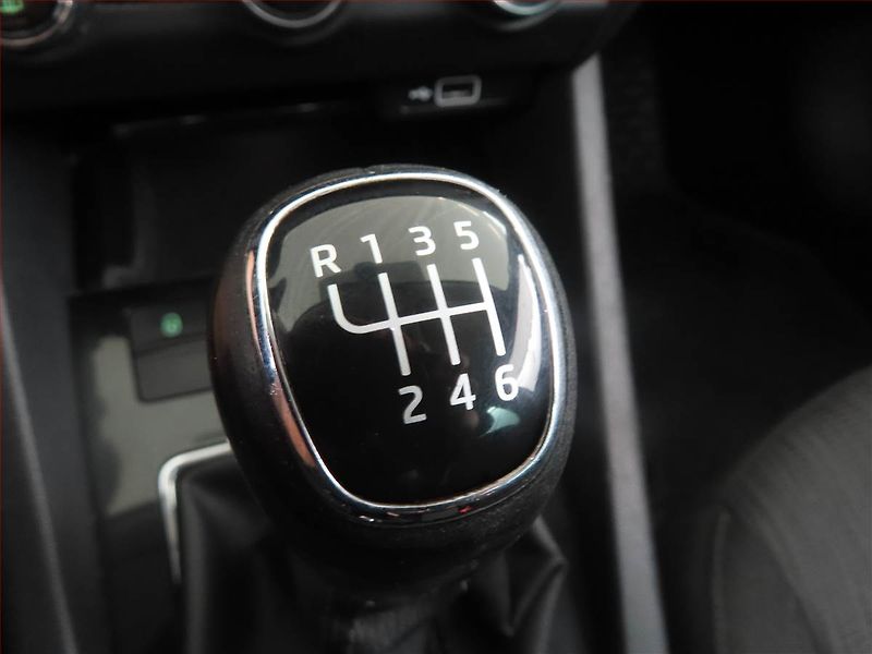 Škoda Octavia (2018) Ambition Plus 1.5 TSI, Navi - fotka 15 z 17