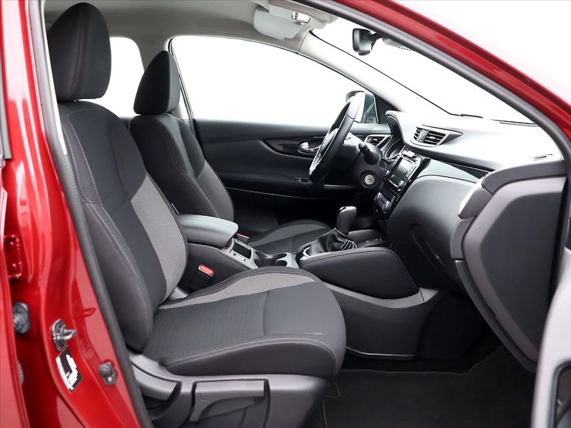 Nissan Qashqai 1,3 DIG-T 116kW DCT Shiro - fotka 11 z 33