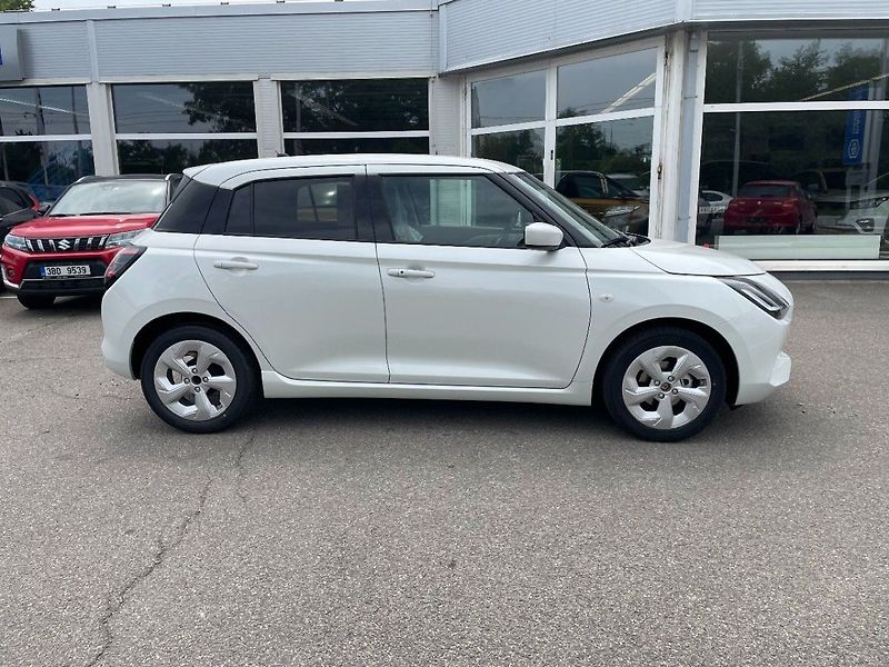 Suzuki Swift Premium 1,2 DualJet Hybrid - fotka 8 z 10
