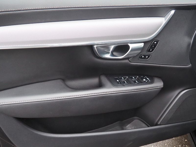Volvo S90 (2021) B5, AWD, Inscription, 173 kW - fotka 9 z 37