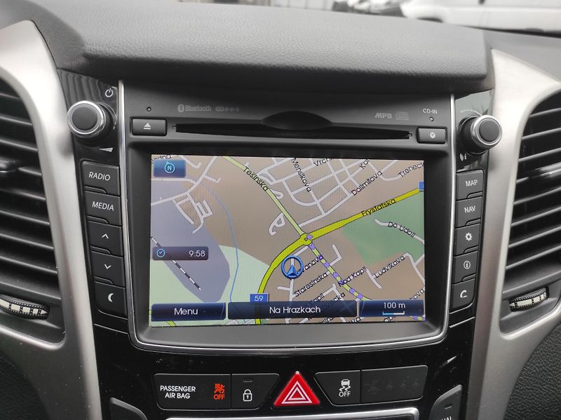Hyundai i30 1.6 CRDI 94kw Trikolor - fotka 23 z 43