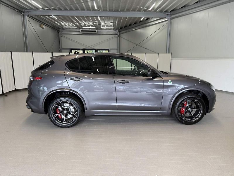 Alfa Romeo Stelvio (2026) Quadrifoglio 2.9 V6 BiTurbo 52 - fotka 5 z 28