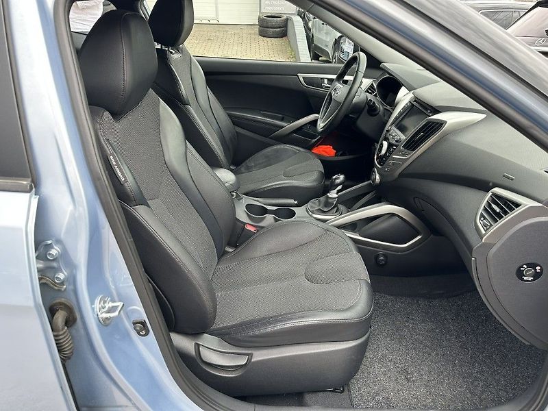 Hyundai Veloster - fotka 19 z 23