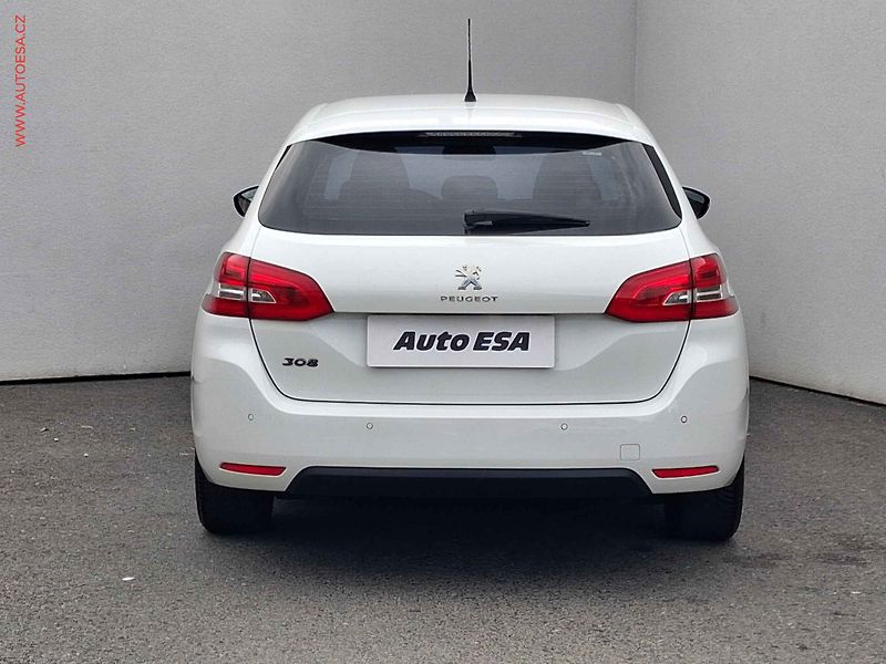 Peugeot 308 (2019) 1.2 PT, 1.maj,ČR, servis - fotka 5 z 17