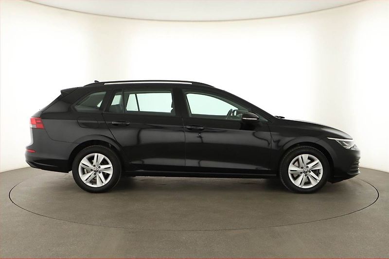 Volkswagen Golf (2023) Life 2.0 TDI, Automat - fotka 6 z 20