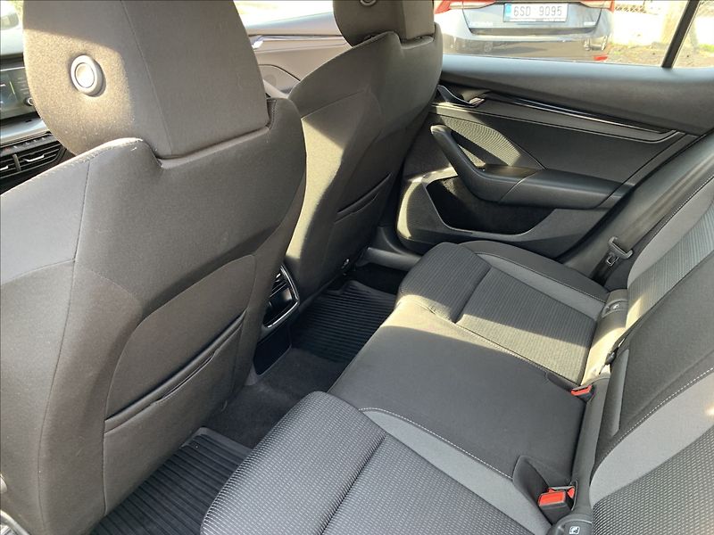 Škoda Octavia 1,0 TSI DSG AMB.,1.MAJITEL,ČR, - fotka 19 z 21