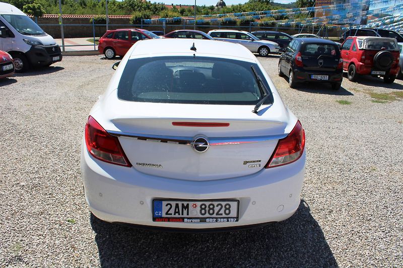 Opel Insignia (2011) REZERVACE - fotka 6 z 16