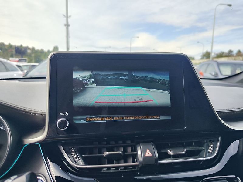 Toyota C-HR 2.0 HEV/112kW Executive E-CVT - fotka 17 z 28