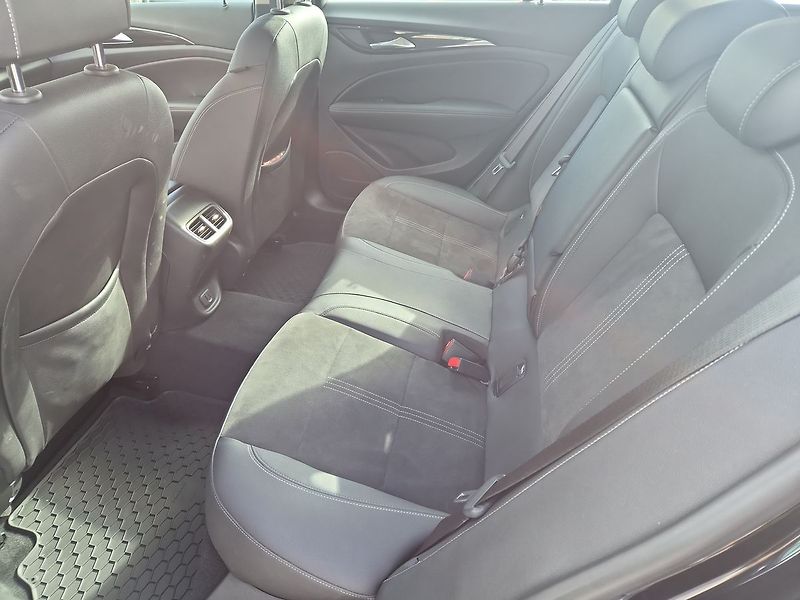 Opel Insignia 2,0 Ddti - fotka 9 z 11
