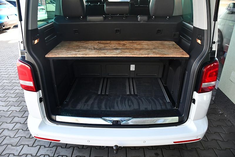 Volkswagen Multivan 2.0TDi ČR 7.MÍST TAŽNÉ M.TOP - fotka 33 z 38