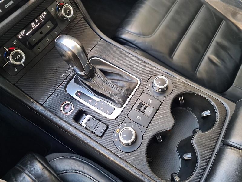 Volkswagen Touareg 4.2TDi*EXCLUSIVE*TAŽNÉ*KAM - fotka 32 z 45