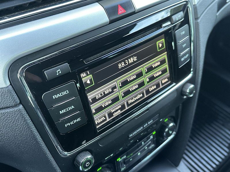 Škoda Superb (2013) Combi 2.0 TDI Ambition - fotka 13 z 33