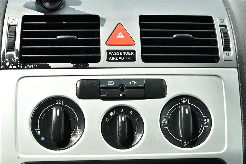 Volkswagen Touran 1.9TDI 77kW COMFORTLINE ČR - fotka 19 z 21